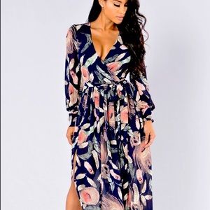 NAVY Maxi Dress. Size is Medium.. Lightweight NEW!